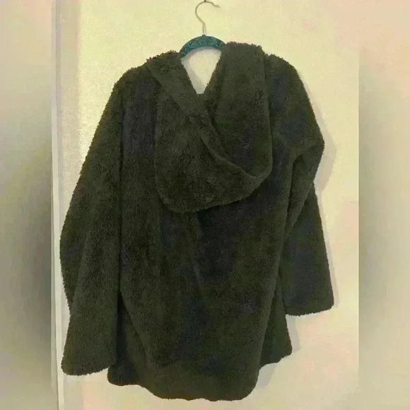 Forever 21 fluffy black robe jacket - Picture 5 of 5